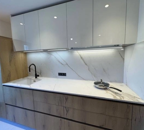 Cuisine sur mesure avec plaque induction invisible Mougins